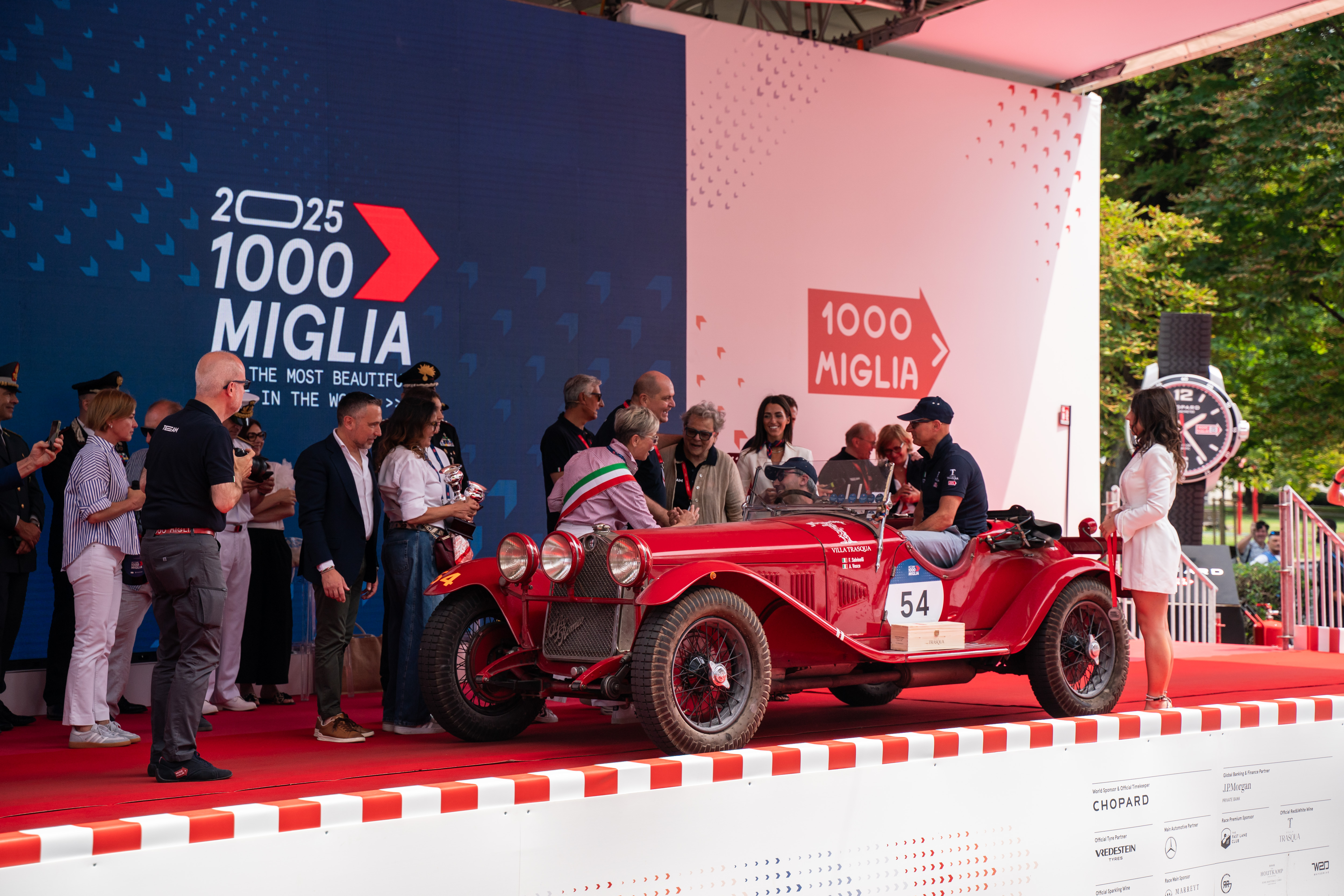 1000 miglia 2025, vesco-salvinelli sei volte campioni su alfa romeo 6c 1750 ss del 1929. Completano il podio due equipaggi argentini: secondi erejomovich-llanos, terzi tonconogy-ruffini.