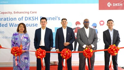 Brunei Warehouse Launch (from left to right Pengiran Hajah Sharinah binti Pengiran Dato Shariffuddin, Alan Lim, Sandeep Tewari, Joel Solomon, Loo Chee Keong)