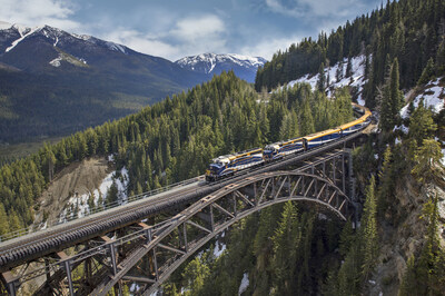 New this year is a Rocky Mountaineer luxury rail experience for two.  This prize is a travel voucher valued at $30,000. (CNW Group/Ducks Unlimited Canada)