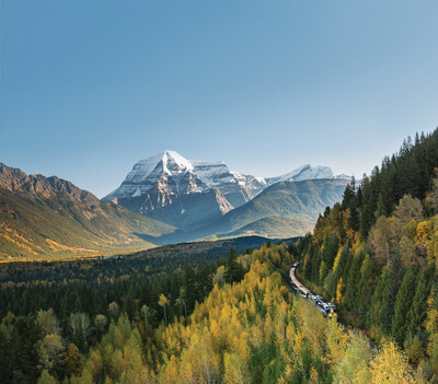 Rocky Mountaineer luxury rail prize winners can witness the wonders and majesty of the Rockies while enjoying world-class rail service and luxurious hotel accommodations. (CNW Group/Ducks Unlimited Canada)