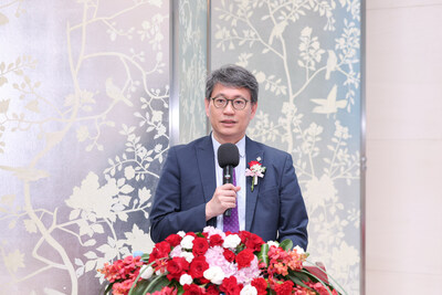 Prof. Christopher CHAO, Vice President (Research and Innovation) of PolyU, delivers a speech