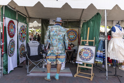 Indian Market guest at Renee Allen’s booth. The artist crafts beautiful Hopi Tawas (Dawas) weavings. Photo: Courtesy of SWAIA