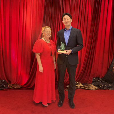 Right to left: Tsuyoshi Takakuwa, Head of Marketing & Sales (APAC), Supplemental Nutrition Business Division, Kaneka Corporation, Japan, pictured with Kerry Warn, General Manager of Natural Health Products NZ, at the Natural Health Products NZ Summit 2025.