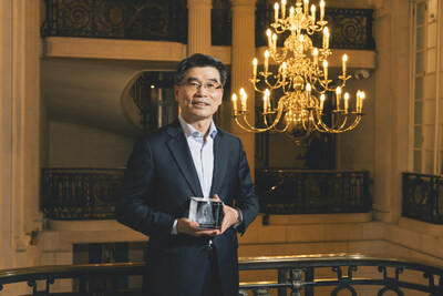 Kia President and CEO Ho Sung Song honored at 2025 Autocar Awards (PRNewsfoto/Kia Corporation)