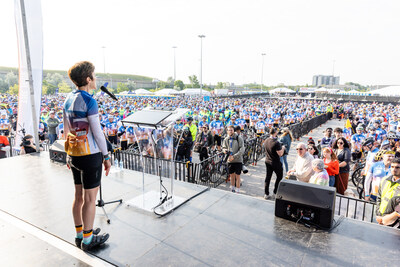Riders gather at the start line of The Princess Margaret Ride to Conquer Cancer, presented by Johnson & Johnson. (CNW Group/Princess Margaret Cancer Foundation)