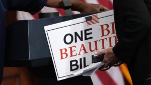 Republican Bill Alters Student Loans—Evaluate Impact on Debt Management Strategies
