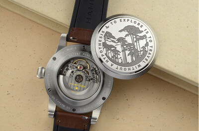 Hampden’s patented Casecap® system, shown with an engraved casecap. The interchangeable caseback allows wearers to switch between an engraved back and exhibition back.