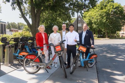 Sylvia Morin, President of BIXI
Pascale Mongrain, Mayor of St-Lambert
Sylvain Villeneuve, City Manager of St-Lambert
Christian Vermette, General Manager of BIXI (CNW Group/BIXI Montréal)
