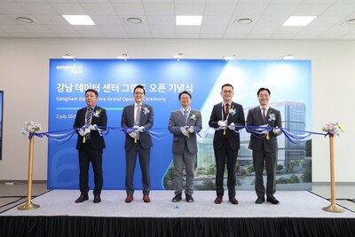 From left to right: Song Jo Hoon, On-site Manager, Daewoo; Mark Fong, CEO, Empyrion Digital; Youngjun Jung, Vice Mayor, Seocho-gu Office; H.E. Eric Teo, Ambassador of the Republic of Singapore to the Republic of Korea; Douglas Kang, Partner, Seraya Partners