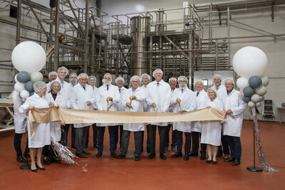 Ribbon Cutting Ceremony: Governor Mike Braun, FFP CEO Vince Macciocchi (center), and members of the Executive Leadership Team and Board of Directors cut the ribbon on FFP’s third spinning cone column at its Indianapolis production facility.