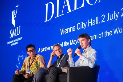 Left to right: SMU Professor Winston Chow; UIV Dr Johannes Lutter; SMU Professor Orlando Woods (Photo credit: Singapore Management University)