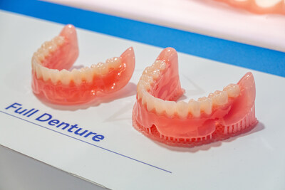 Multi-material denture in exhibition Multi-material denture in exhibition