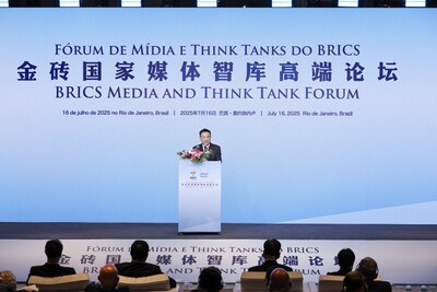 Chen Rongsheng, Chairman of Hoardsun Tech Group and Hengmei Optoelectronics (HMO), speaks at the forum's opening ceremony on July 16. (PRNewsfoto/新华网)