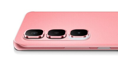 Infinix HOT 60 Pro+ featuring a floating camera module design and Active Halo Lighting. Infinix HOT 60 Pro+ featuring a floating camera module design and Active Halo Lighting.