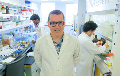 INRS Professor Charles Gauthier and his team have made progress in the fight against HIV and other viral infections thanks to innovative molecules
Credit : INRS (CNW Group/Institut National de la recherche scientifique (INRS))