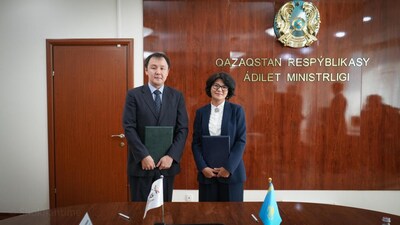 KT&G Global Kazakhstan’s General Director Seo Ji Chul (left) and Chairperson of the Committee on Intellectual Property Sholpan Toktarovna Abdreyeva (right) KT&G Global Kazakhstan’s General Director Seo Ji Chul (left) and Chairperson of the Committee on Intellectual Property Sholpan Toktarovna Abdreyeva (right)