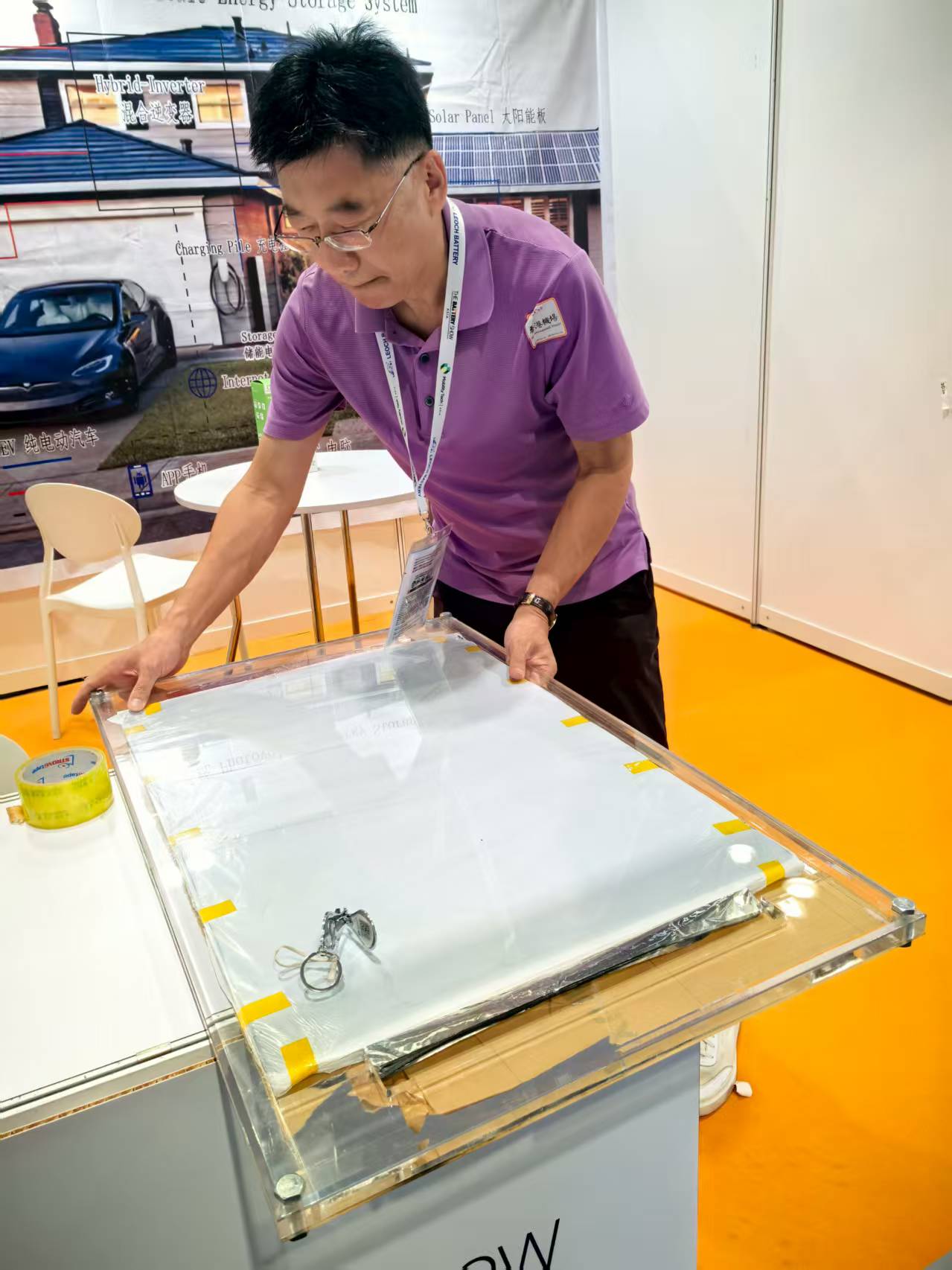 Dr. Shi presents solid state cell for 2000 miles 18 foot trucking trailer