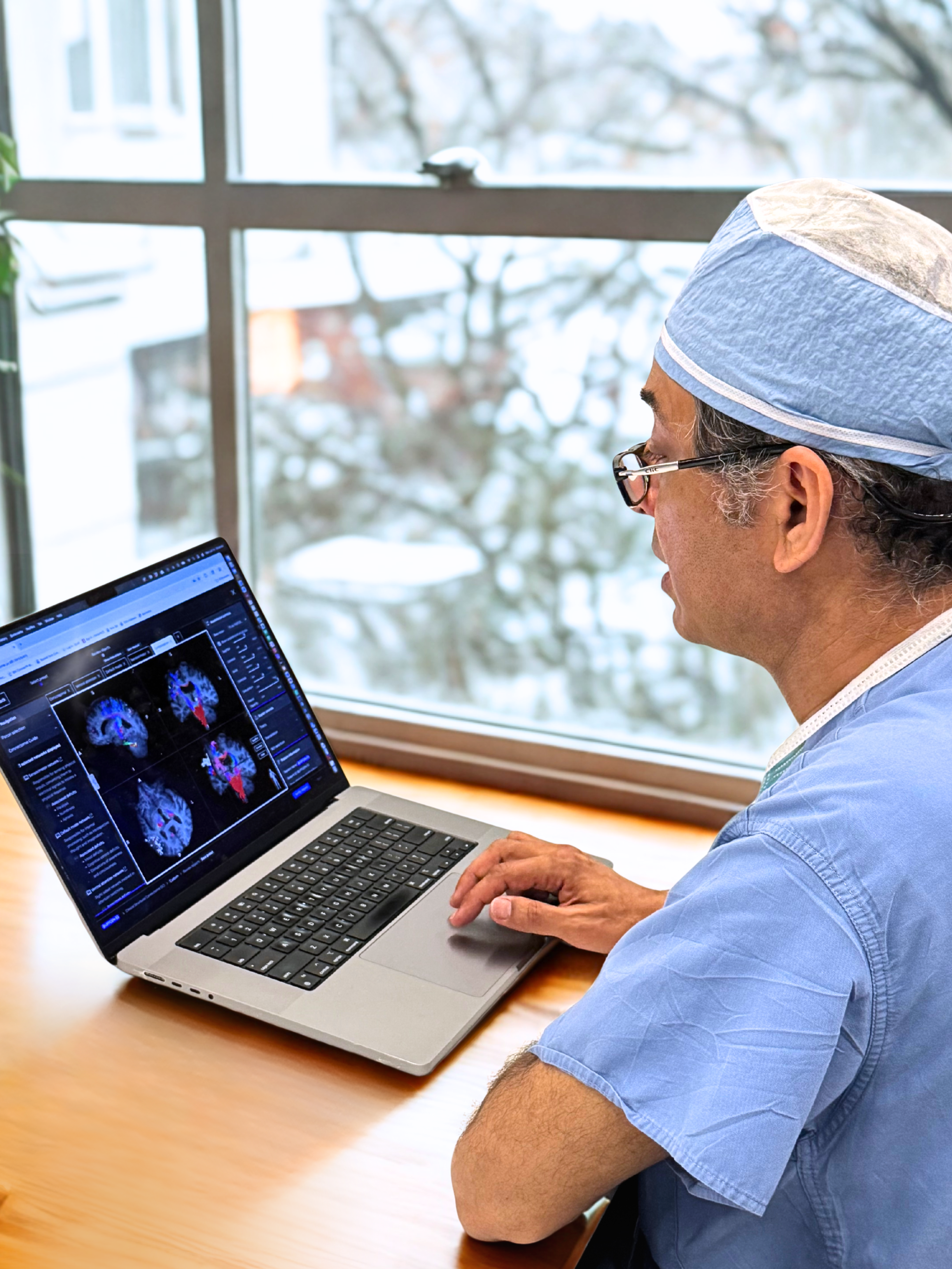Image of Dr. Siddiqui Using Quicktome