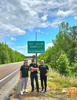 Dr. Buzz Powell (center), flanked by Verde CEO Jack Wong (left) and COO Eric Bava (right), at Verde’s S-11 test section on the NCAT Pavement Test Track in Alabama Dr. Buzz Powell (center), flanked by Verde CEO Jack Wong (left) and COO Eric Bava (right), at Verde’s S-11 test section on the NCAT Pavement Test Track in Alabama