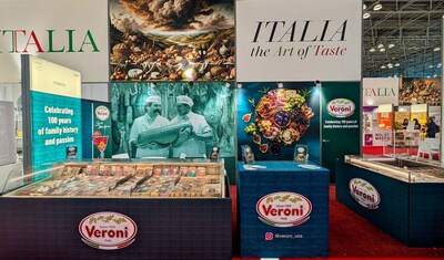 Veroni, the leading Italian charcuterie brand in the U.S., celebrated its 100th anniversary
at the Summer Fancy Food Show in New York, showcasing its top-selling lines and a new Mortadella. Founded in 1925 in Emilia-Romagna, the company has grown from a local grocery into a global brand while staying true to its artisanal roots. With $190 million in revenue in 2024 and 25% annual growth in the U.S., Veroni blends Italian tradition with formats tailored to American tastes.