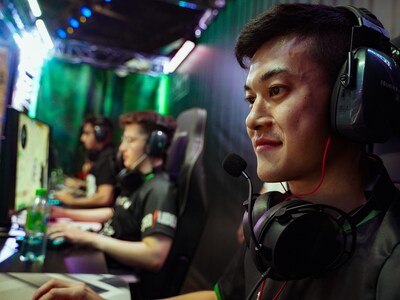 Phygital Athlete Participating In Phygital Shooter Digital Side