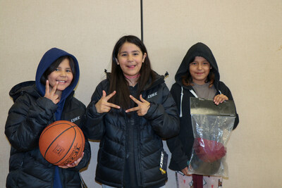 BRP Donates $500,000 of Lynx Apparel to the Healthy Horizons Foundation in Support of Northern Communities. (CNW Group/BRP Inc.) BRP Donates $500,000 of Lynx Apparel to the Healthy Horizons Foundation in Support of Northern Communities. (CNW Group/BRP Inc.)