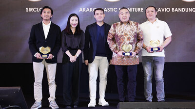 Lazada Indonesia CEO Carlos Barrera and Head of Business Growth & Operations Amelia Tediarjo pose with winners of the Rising Star Awards and Partner Excellence categories at the Lazada Seller & Partner Awards 2025. Lazada Indonesia CEO Carlos Barrera and Head of Business Growth & Operations Amelia Tediarjo pose with winners of the Rising Star Awards and Partner Excellence categories at the Lazada Seller & Partner Awards 2025.