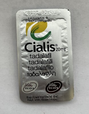 Counterfeit Cialis 20 mg (CNW Group/Health Canada (HC))