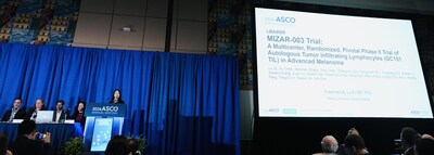 Professor Lu Si delivering an oral presentation at the ASCO 2026 Annual Meeting