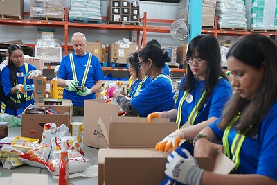 407 ETR team members sorting food at Daily Bread Food Bank for One Big Day.