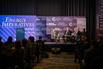 ACC President Chris Barnard moderates a permitting reform conversation with Senator Alan Armstrong (R-OK) and Representative Scott Peters (D-CA).