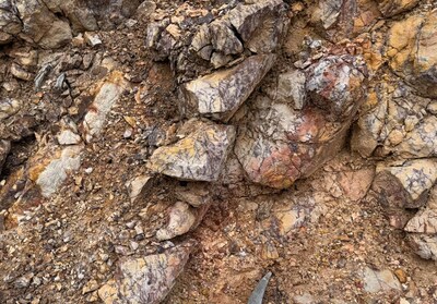 Figure 2 – Strong Hematite-bearing Claron in Road-Cut at Mineral Mountain. (CNW Group/Black Mammoth Metals Corp) Figure 2 – Strong Hematite-bearing Claron in Road-Cut at Mineral Mountain. (CNW Group/Black Mammoth Metals Corp)