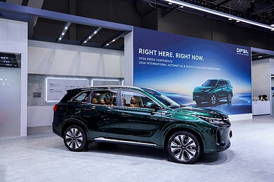 DFSK E5 PLUS Right-Hand-Drive model