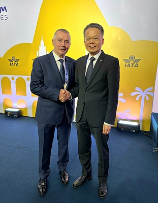 EVA Air President Clay Sun and IATA Director General Willie Walsh at the 82nd IATA AGM in Rio de Janeiro, marking Sun’s election to the IATA Board.
