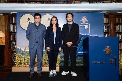 (From the left) Dr Yang Tao, Master Distiller of The Chuan Malt Whisky Distillery; Ms Tracy Lam, Market Director of Pernod Ricard Asia Duty Free Limited; Mr Mario He, Director of Hong Kong Chengdu Restaurant