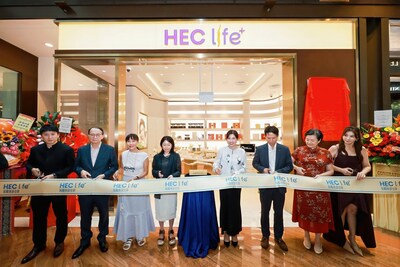 Distinguished Guests and Partners Posing for a Group Photo During the Ribbon-Cutting Ceremony. (From Left)Vincent Ng, Singaporean actor; Lim Ai Gin, President of Singapore Chinese Medicines and Health Products Merchant Association; Hazel Chan, Senior Vice President, Retail of Marina Bay Sands; Paris Okajima, General Manager of Eu Yan Sang International; Fang Yan, Head of HEC Health & Wellness Overseas Division of HEC Group; Kim Yang Jin, Head of Brand and Marketing Division of Jung Kwang Jang Korea Ginseng Corporation; Joy Yang, Standing Assistant Secretary General, Secretariat of China Enterprises Association Singapore and Chen Xiuhuan (Sherry Tan), Singaporean actress.