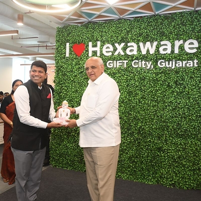 Hon’ble CM of Gujarat Bhupendra Patel with Hexaware CFO Vikash Kumar Jain at the inaugurting Hexaware's newest office at GIFT City