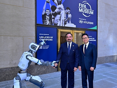 FIFA Museum Opening Ceremony – Atlas Installation at Entrance; From left: Marco Fazzone, Managing Director, FIFA Museum; Sungwon Jee, Executive Vice President and Global Chief Marketing Officer, Hyundai Motor Company. (Photo credit: Getty Images for Hyundai Motor Company)