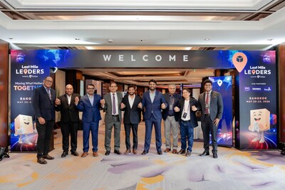 From Left to Right: Orisi Seruitanoa, Board Director, Fiji post; Zuke Kot, CFO, Post PNG; Gautam Kumar, Co-Founder and COO, FarEye; Dr Vinaya Prakash Singh, Secretary General, APPU; Kushal Nahata, Co-Founder & CEO, FarEye; Suryansh Jalan, Chief Business Officer, FarEye; Sanjay Sharan, Advisor; Apichart Ountaphan, Vice President, Thailand Post; Sandeep, APPU
