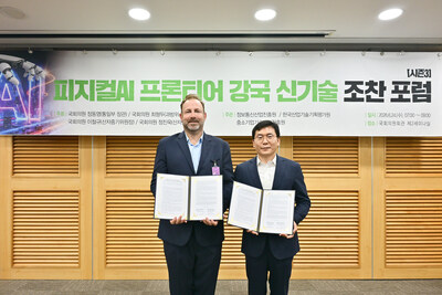 Stephen Patak CRO of Blaze, and Yunha Park, CEO of SpearAX, signed an MOU at the National Assembly
