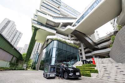 The mobile EV charging robot addresses pain points in Hong Kong, China, such as insufficient charging piles, limited public space, inconvenient EV charging, and rigid energy infrastructure.
