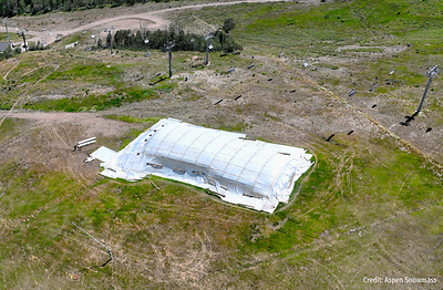 Demonstrating exceptional insulation efficiency, the insulation mats maintained a thermal gap of over 84°F—holding the snow surface at a stable, just-above-freezing 33.6°F even as temperatures on top peaked at nearly 118°F (averaging 61.8°F).