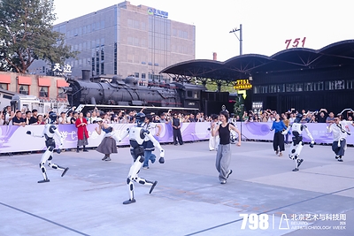 Visitors watching performance "Playable Technology: Infinite Walk"