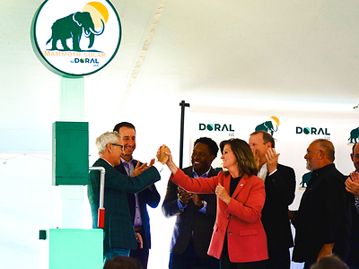 Doral LLC CEO Nick Cohen (far left) with Indiana’s Secretary of Energy, Suzanne Jaworowski. Joined by (from left to right) Evan Speece, CFO Doral LLC, Tyrone Thomas, General Counsel Doral LLC, Robert Vinje, Nextpower, and Dori Davidovitz, Founder and Chairman, Doral Group. 