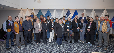 Ministers and Indigenous leaders at the Northwest Territories Council of Leaders meetings in Ottawa celebrate nomination of the Dehcho / Deho / Kuukpak / Nagwichoonjik / Grande Rivière / Fleuve Mackenzie / Mackenzie River to the Canadian Heritage River System, October 5, 2026
Photo: Government of the Northwest Territories
