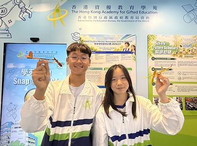 HKAGE organised the “Build Your Own Glider” Parent-Child Workshop. Two HKAGE students guided participants in making handmade gliders and shared science knowledge on aerodynamics, allowing the public to experience the joy of science and engineering.
