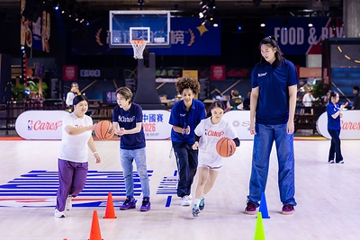 Zhang Ziyu and Wang Meng engage with MSO members at the Community Basketball Carnival, adding to the warm and uplifting atmosphere. The MSO athletes exuded great enthusiasm throughout the session, underscoring the power of sport to break down barriers and foster inclusion. Zhang Ziyu and Wang Meng engage with MSO members at the Community Basketball Carnival, adding to the warm and uplifting atmosphere. The MSO athletes exuded great enthusiasm throughout the session, underscoring the power of sport to break down barriers and foster inclusion.