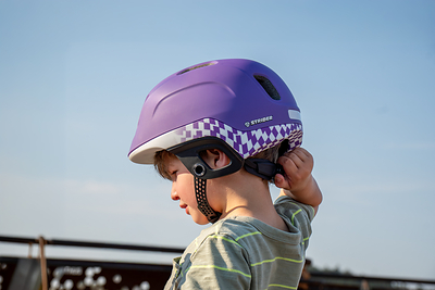 The new Strider Dial Fit Helmet makes it faster and easier than ever to put on a child's helmet safely and reliably. Thanks to the innovative HighBar Technology, the Strider Dial Fit Helmet adjusts to a perfect fit in three easy steps: turn the rear dial, pull down the swivel chin strap and turn the chin strap dial.