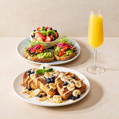 Creative breakfast favourites like Simply Vegan Avocado Toast, Riri’s Coconut Crunch French Toast and a Pür Mimosa made with sparkling wine and freshly squeezed orange juice.