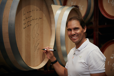 Rafa Nadal signs El Tenista barrel